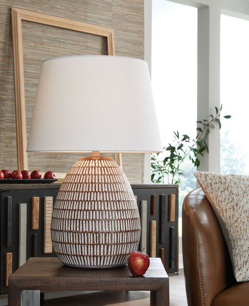 Darrich - Beige / White - Metal Table Lamp - JaxCo Furniture