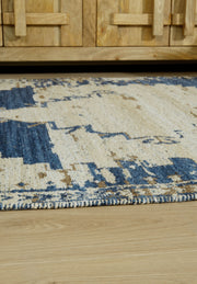 Varnler - Rug - JaxCo Furniture