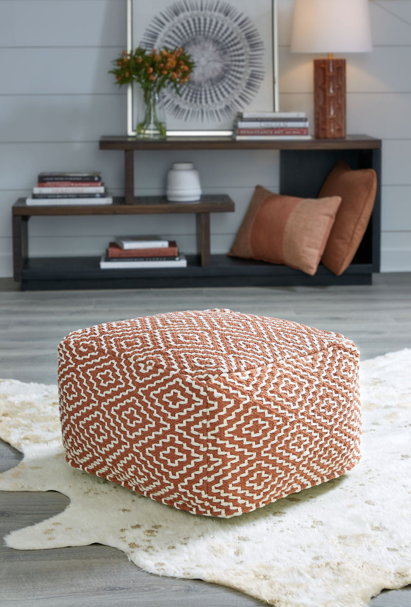 Brynnsen - Pouf - JaxCo Furniture