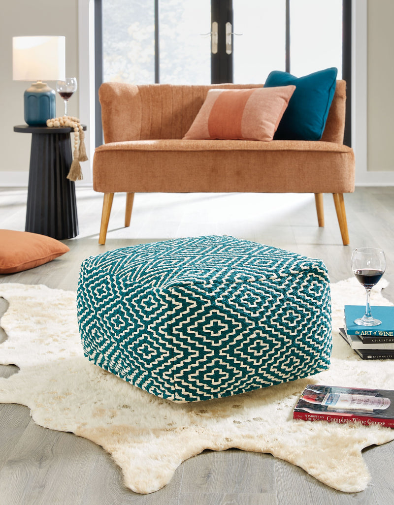Brynnsen - Pouf - JaxCo Furniture