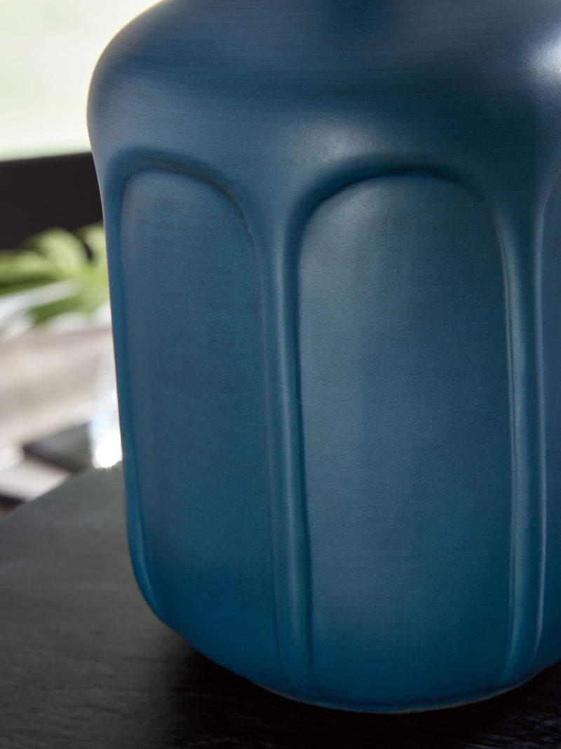 Gierburg - Ceramic Table Lamp - JaxCo Furniture