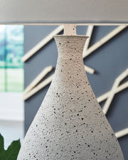 Wyattford - White / Black - Metal Table Lamp - JaxCo Furniture