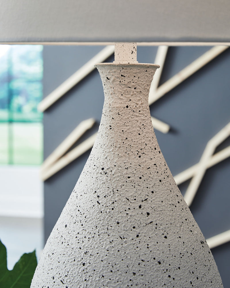 Wyattford - White / Black - Metal Table Lamp - JaxCo Furniture