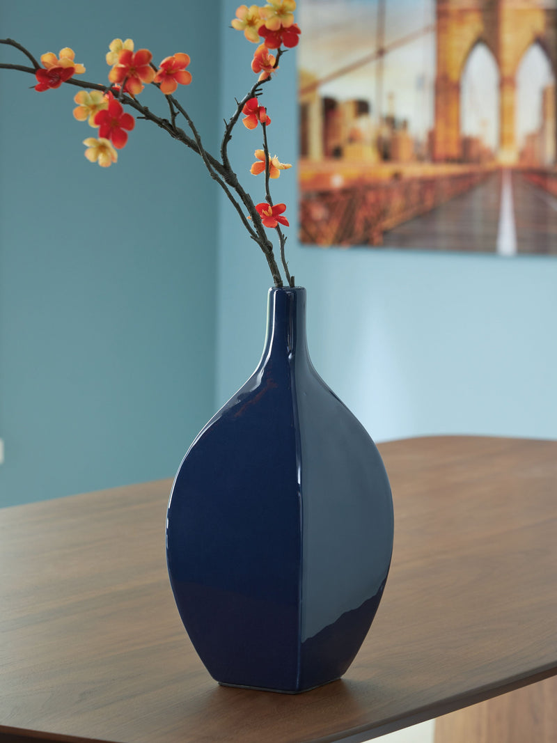 Abtinson - Vase - JaxCo Furniture